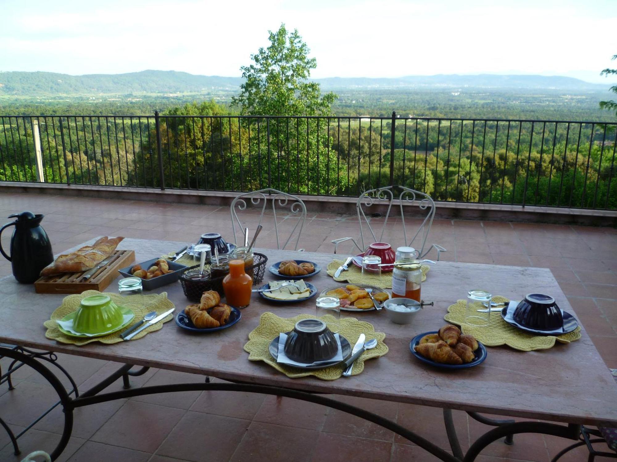 Bed And Breakfast La Maison De Nathalie Les Mayons Bagian luar foto