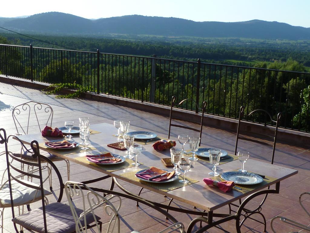 Bed And Breakfast La Maison De Nathalie Les Mayons Bagian luar foto