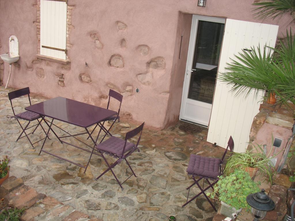 Bed And Breakfast La Maison De Nathalie Les Mayons Ruang foto