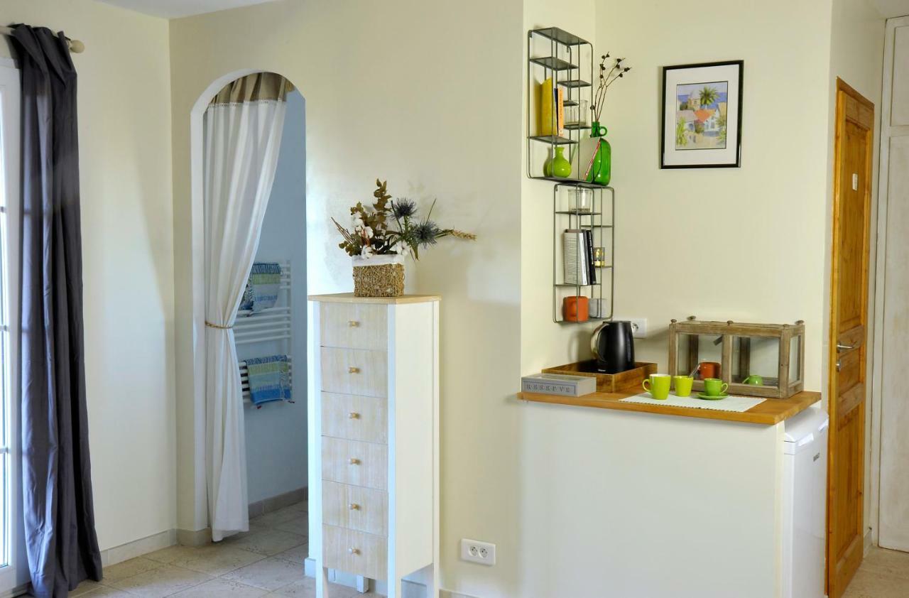 Bed And Breakfast La Maison De Nathalie Les Mayons Bagian luar foto