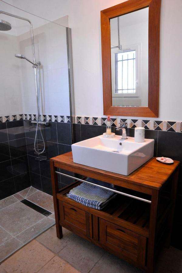 Bed And Breakfast La Maison De Nathalie Les Mayons Bagian luar foto