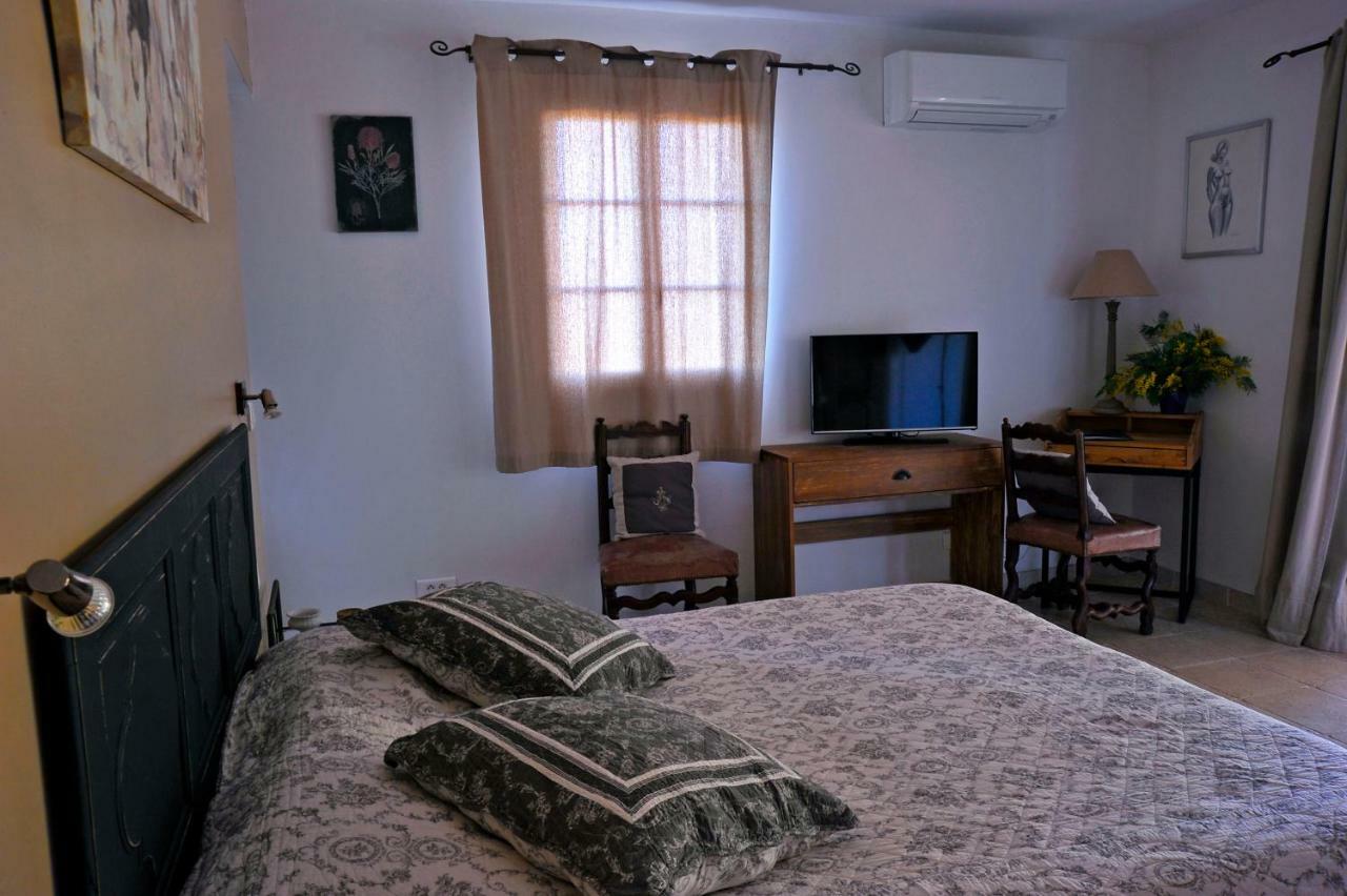 Bed And Breakfast La Maison De Nathalie Les Mayons Bagian luar foto