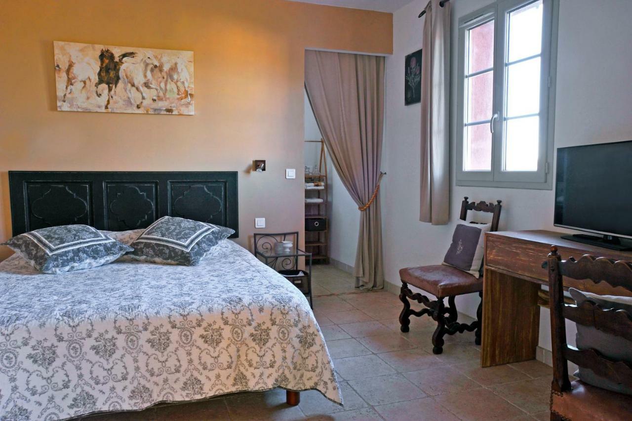 Bed And Breakfast La Maison De Nathalie Les Mayons Bagian luar foto